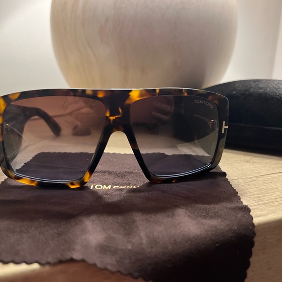 Tom Ford - Raven Sunglasses - Picture 7 of 9